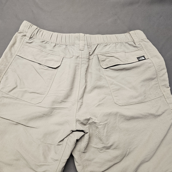 The North Face Nylon Cargo Hiking Shorts MENS SZ L Beige Pockets Belted Outdoors - Picture 8 of 8
